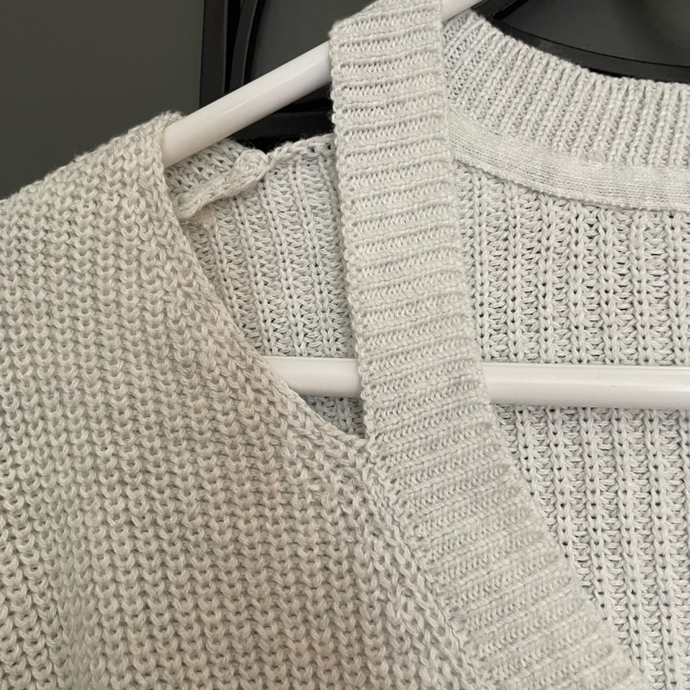 Like new XS Rachel Zoe Cream V-Neck Ribbed Sweater - Picture 3 of 8